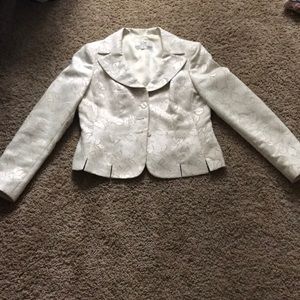Cream and White Floral Le Suit Blazer